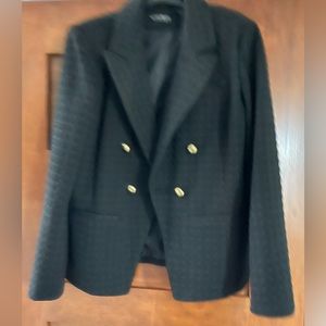 Gorgeous houndstooth pattern blazer with gold buttons. Size L fits 36 bust line